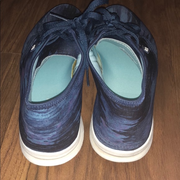 Brand new women’s Reebok shades of blue sneakers - Picture 6 of 8